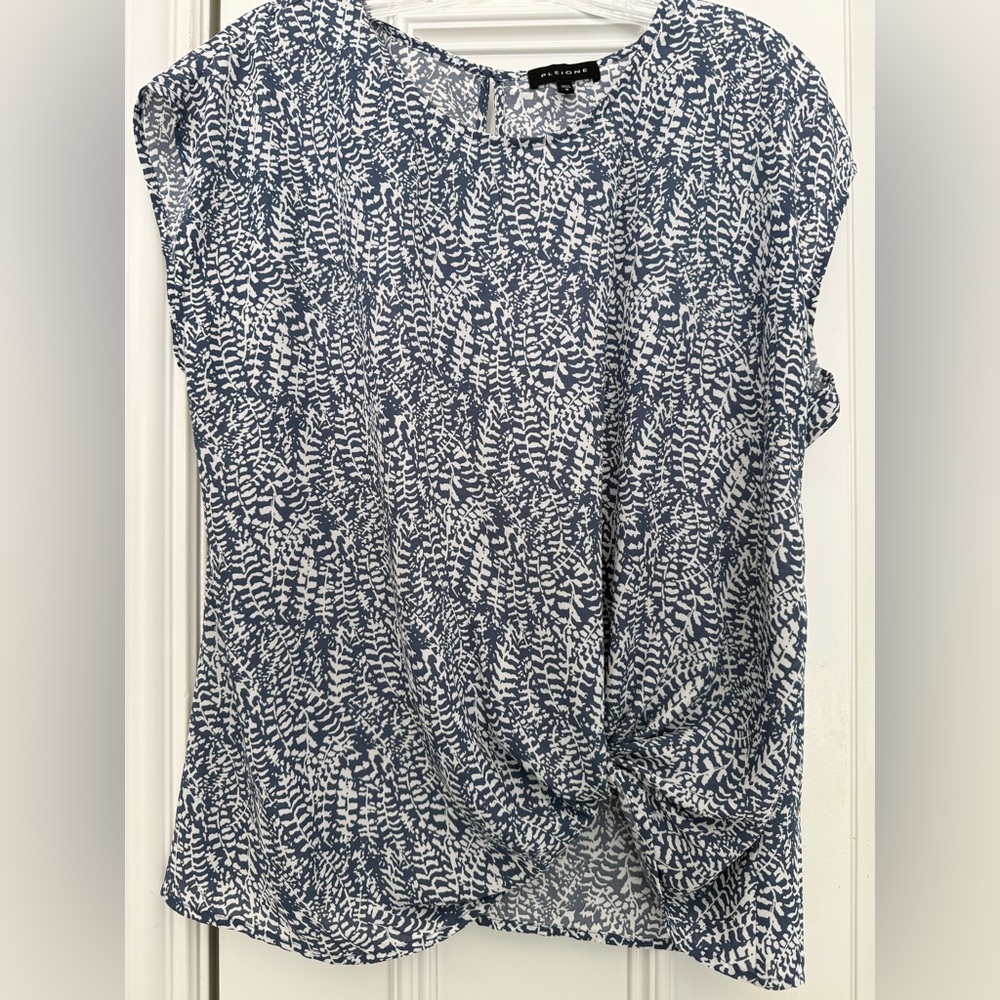 Chic Pleione Blue and White Leaf Print Blouse